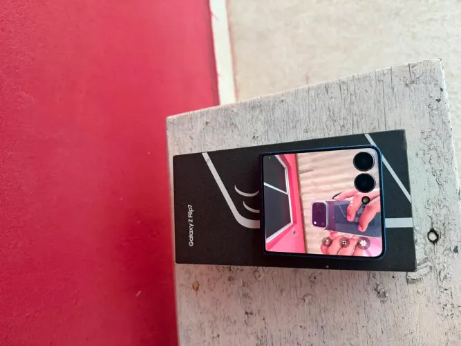 Z Flip 7 (Na garantia, 3 meses de uso)