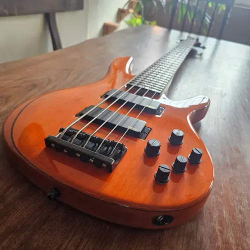 Contrabaixo Yamaha TRB 1005