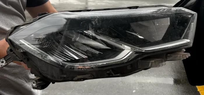 Farol Full Led Polo - Lado direito