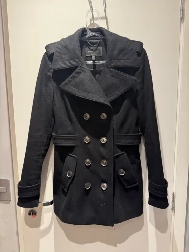 Casaco em lã, tam M, grife BCBG MAX AZRIA (Europa)
