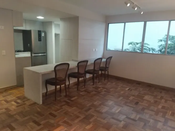 Apto lVENDA reformado - com 02 dorm sendo 01 suite, 01 vaga, 02 banheiros, 70m - proximo a