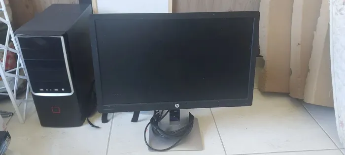 Computador e monitor 