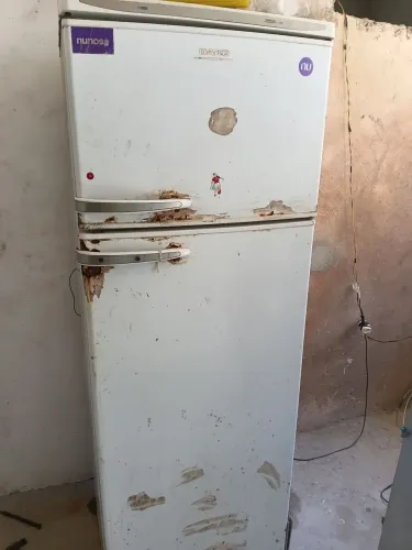 Vendo uma geladeira DACO dúplex