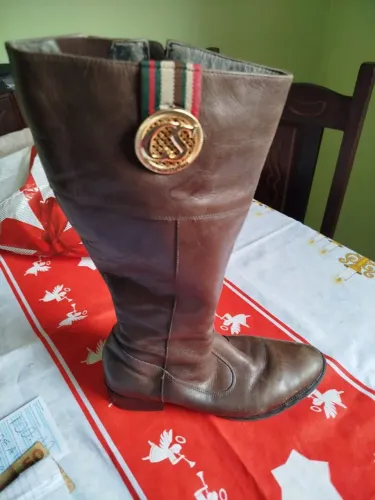 Bota de couro Carmen Steffens tam 37
