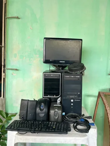 Kit / Peças de Computador (Monitores, Gabinetes, Acessórios e Cabos)