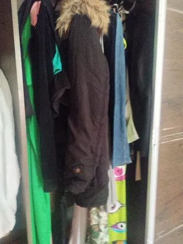 Vendo lote de roupas feminas tamanho e me 40 novas e tênis 35 muitas peças novas