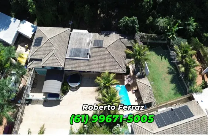 Casa com Piscina, no Condomínio Recanto do Sabiá -