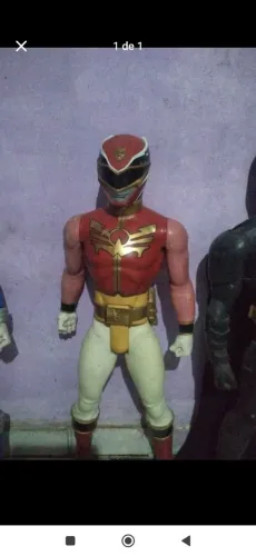 Boneco do Power Rangers vermelho