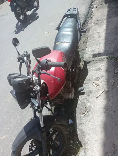 Vendo moto pra quem quer sair da pernada 