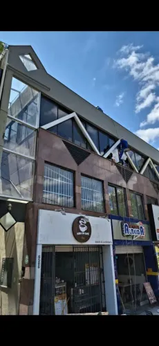 Alugo / Vendo Sala Comercial - Melhor ponto da Savassi