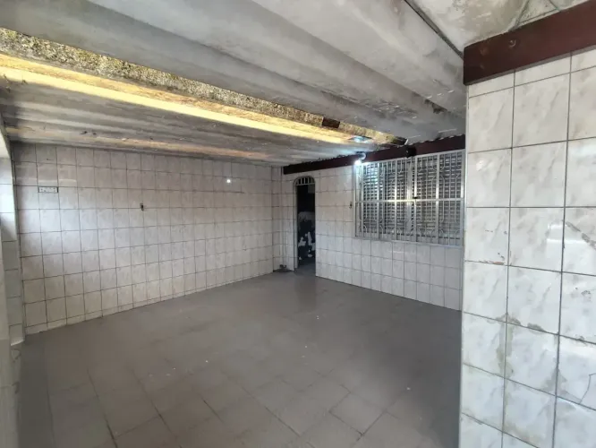 Térrea para venda possui 100 metros quadrados com 3 quartos em Jardim Castelo - Santos - S