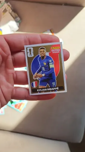 Figurinha extra sticker Mbappé e hakimi.