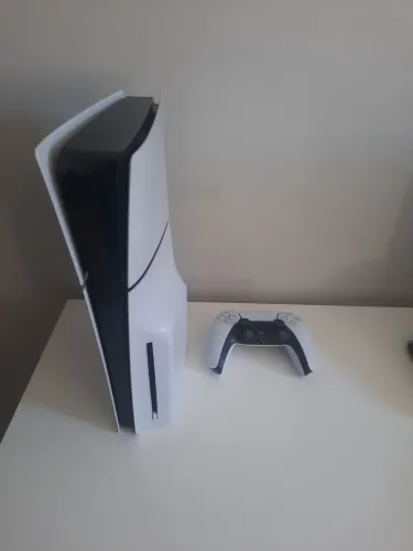 PS5 Slim 1TB com leitor de mídia física