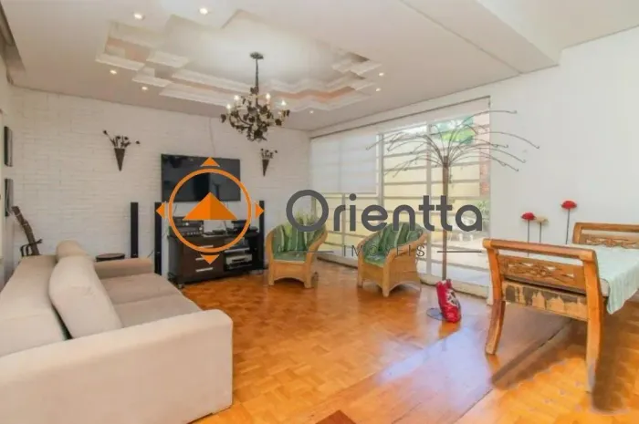 Casa com 3 Quartos para alugar, 234m² - Três Figueiras