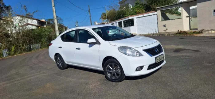 Nissan Versa SL 1.6 16V Flex Fuel 4P Mec. 2013