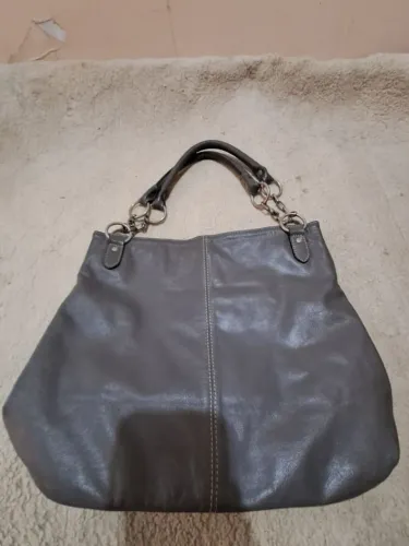 Bolsa em couro cinza 