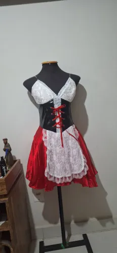 fantasia de Chapeuzinho Vermelho (estilo corset/espartilho e saia de cetim