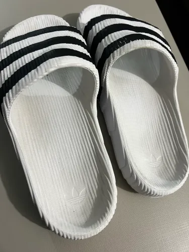 Chinelo Adidas Branco e Preto - Original Tamanho 43