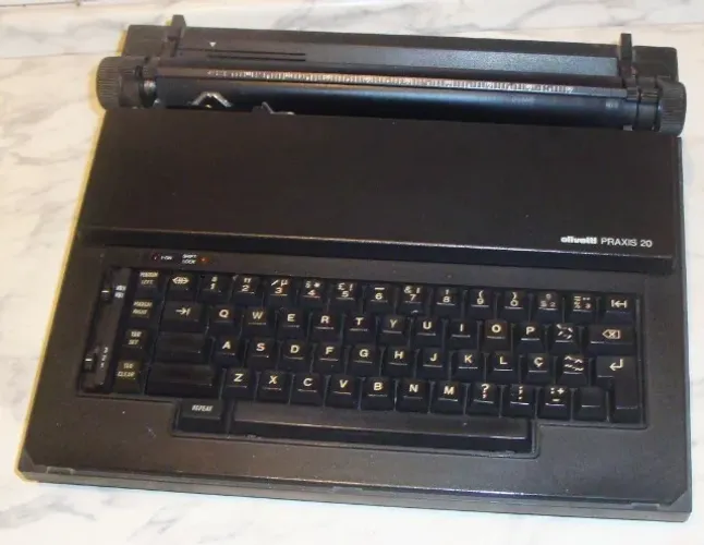 Maquina de escrever livete práxis 20