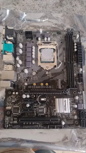 Placa mãe e processador.