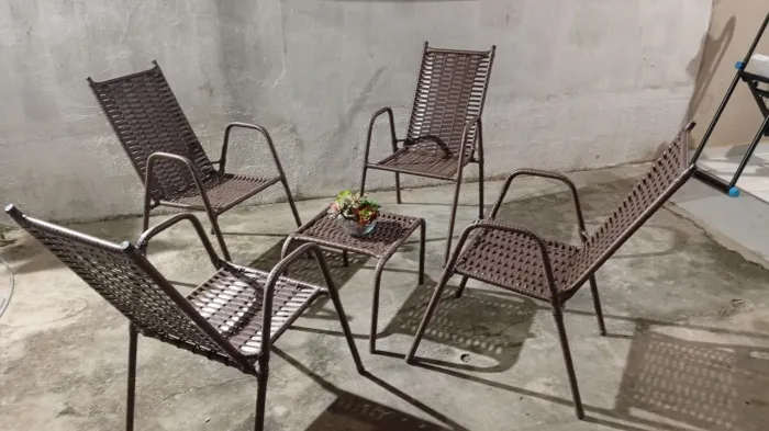 Vendo Conjunto de cadeiras e mesa