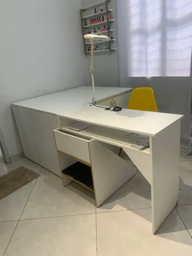 Balcão de Atendimento para Manicure / Nail Designer com Escada e Armário