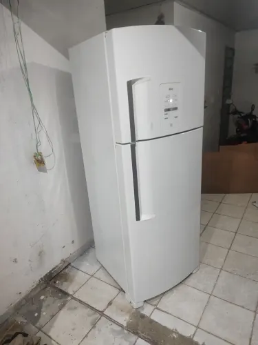 Geladeira Brastemp frost free gelando perfeitamente bem conservada faço entrega