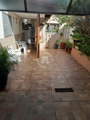 CASA TÉRREA À VENDA COM 02 DORMITÓRIOS (01 SUÍTE) LOCALIZADA NO BAIRRO VILA HELENA EM JUND