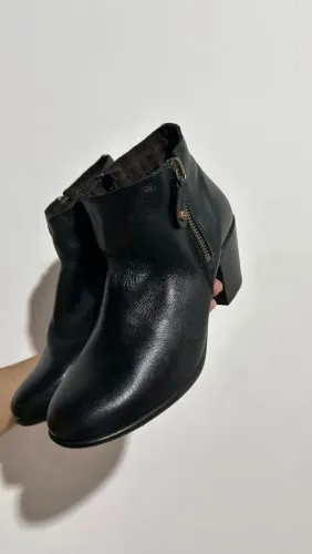 Vendo bota de couro nova - marca Perlatto
