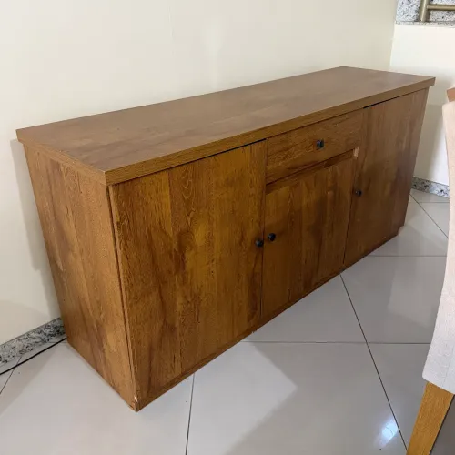Buffet para sala de jantar em MDF amadeirado