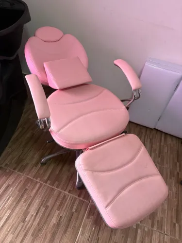 Cadeira Retrátil estética salão rosa e lavatório 