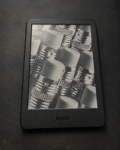Kindle 11th (última geração) c/ Caixa + Bônus 10 livros de sua escolha!