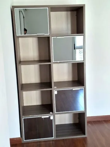 Estante Nichos com Portas Espelhadas
