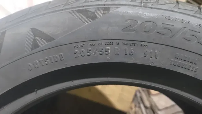 PAR pneu 205/55r16 Continental novos