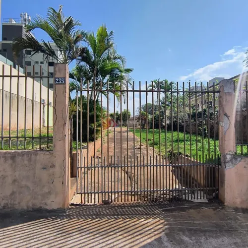 Terreno à venda em Maringá, Zona 07, com 526.5 m²