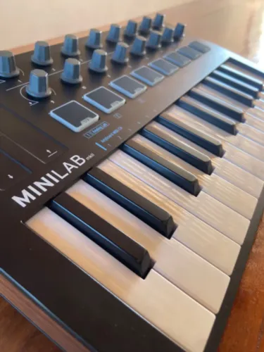 ?CONTROLADOR MÍDI ARTURIA MINILAB MKII - EXCELENTE ESTADO?