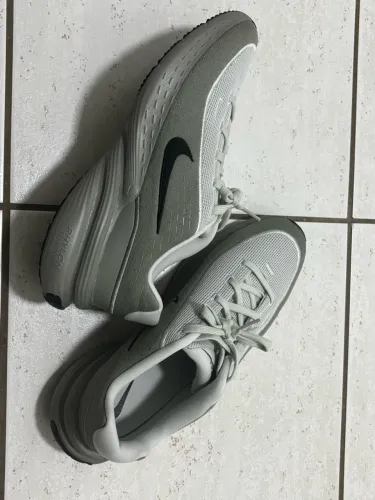 tênis nike uplift sc cinza 44