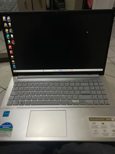 Notebook ASUS Vivobook Go 15 (i3 / 8gb RAM / SSD) + 3 mês de garantia que falta