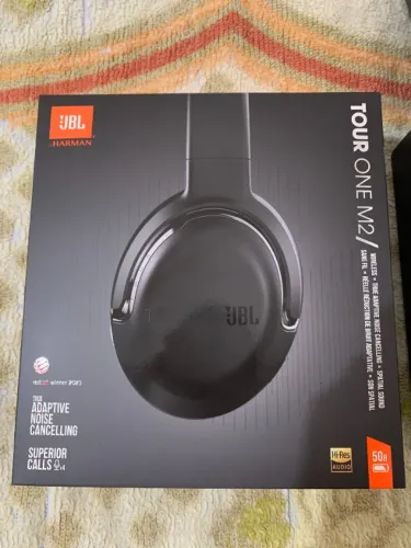 JBL Tour One M2 *Na Caixa