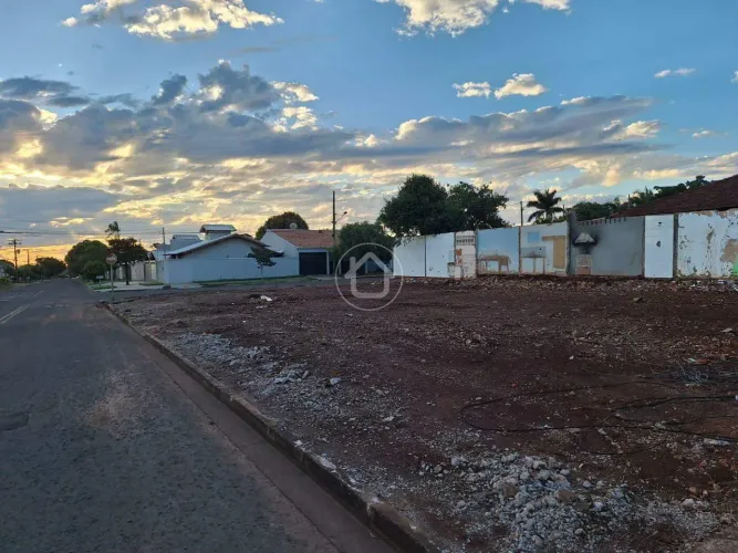TERRENO DE ESQUINA PROXIMO AO COLEGIO MILITAR
