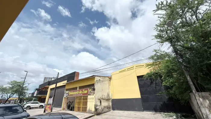 PRÉDIO COMERCIAL NA AVENIDA GUAJAJARAS AMPLO ESPAÇO PARA GRANDES NEGÓCIOS