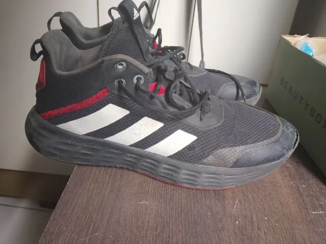 Tênis Adidas