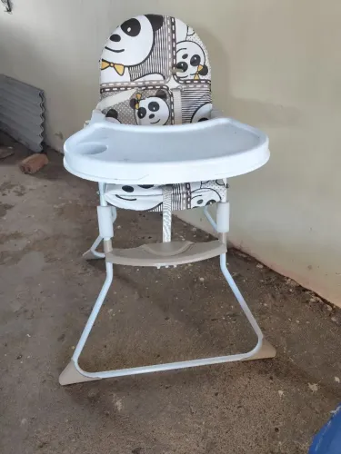 Vendo cadeira de alimentação toda acolchoada 