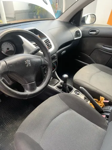 Peugeot 207 XR 1.4 Flex 8V 3P 2012
