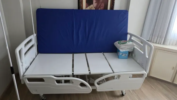 Cama Hospitalar com controle remoto e colchão 