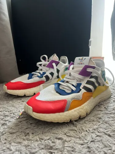 Tênis Adidas Love Unites