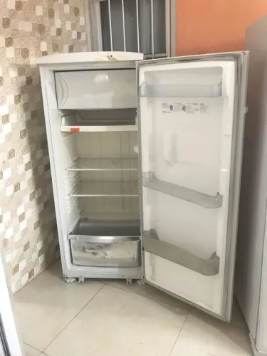 Vende -se essa geladeira Consul