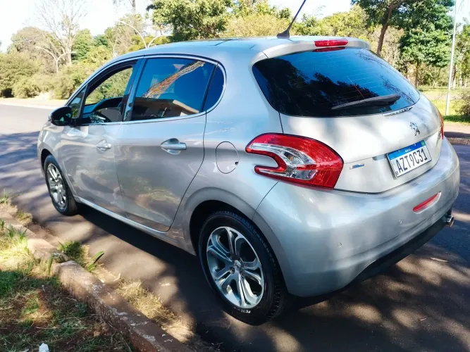 Peugeot 208 Griffe 1.6 Flex 16V 5P Aut. 2015