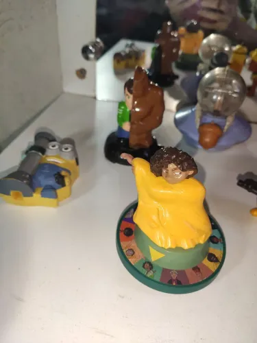 Brinquedos colecionáveis McDonald's (10 cada)