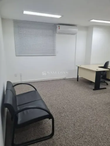 Sala Comercial para Locação no Centro com 196M² | Próximo Ao Metrô República e Anhangabaú